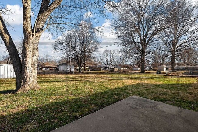 Building Photo - 5812 West Byp