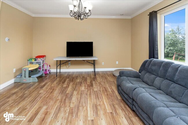 Building Photo - Spacious 5BD/3BA Home!