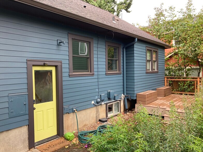 Back deck - 5516 NE 32nd Pl