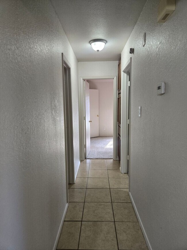 Building Photo - Affordable & Charming 2/1 Move in NOW!!!