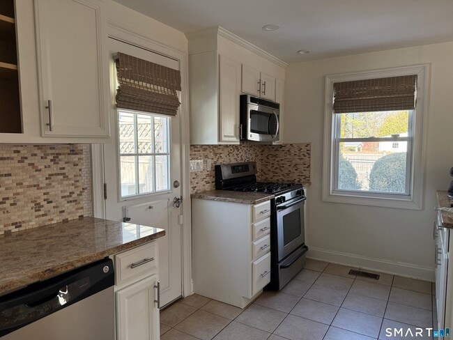 Building Photo - 46 Prudence Dr