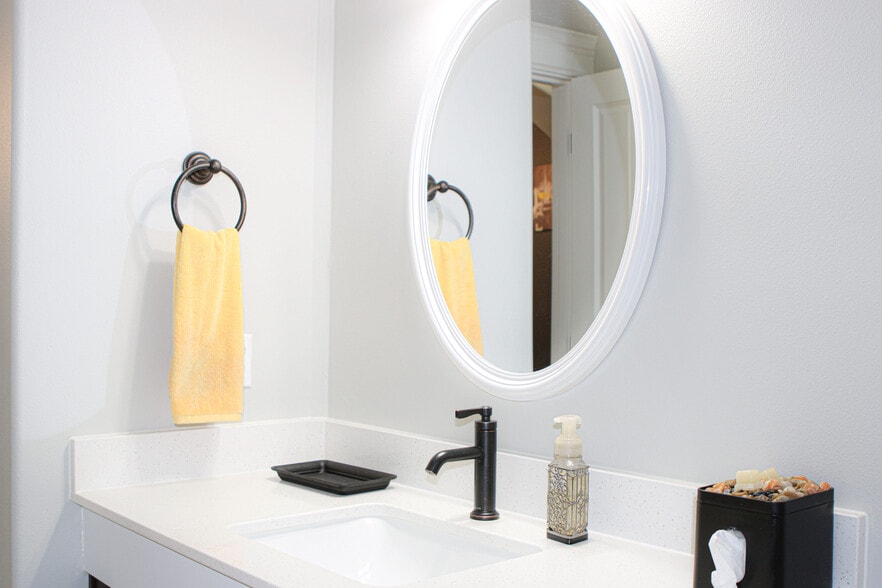 Building Photo - 7801 Rushmore Ave NE