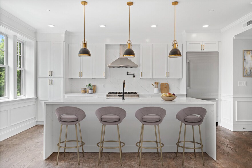 Building Photo - 128 Longwood Ave