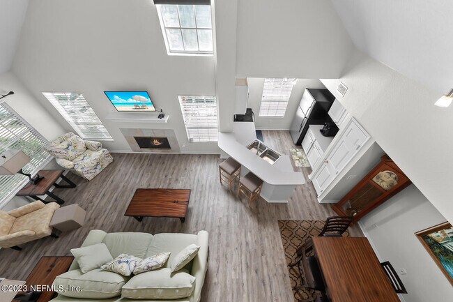 Building Photo - 13703 Richmond Park Dr N