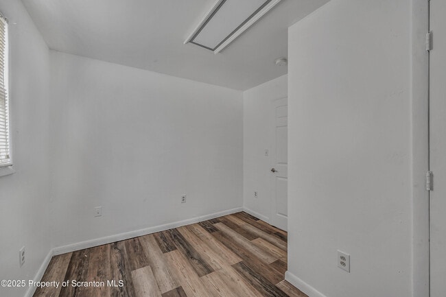 Building Photo - 367 N Bromley Ave