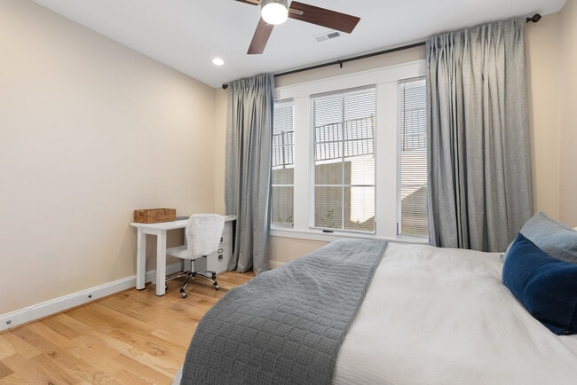 Building Photo - Bradshaw Commons