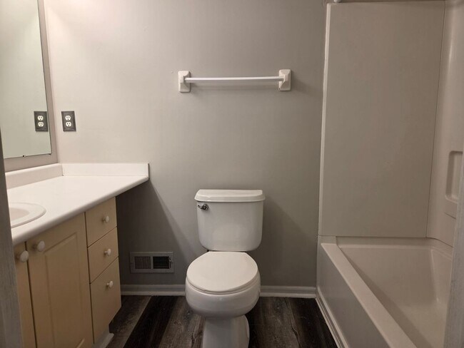 Building Photo - 2 Bedroom Condo in Canal