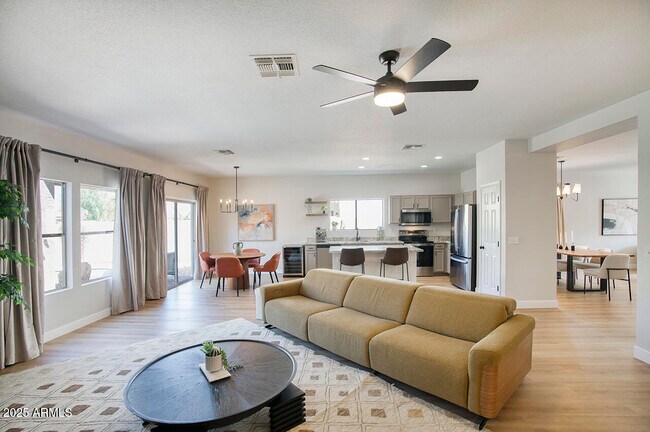 Building Photo - 1302 E Milada Dr