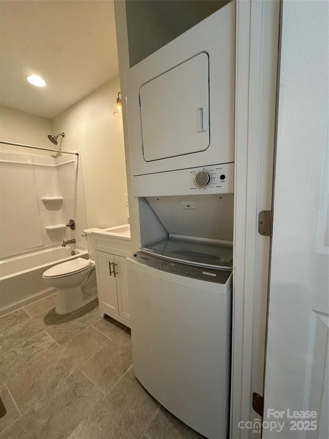 Building Photo - 317 W Newton St