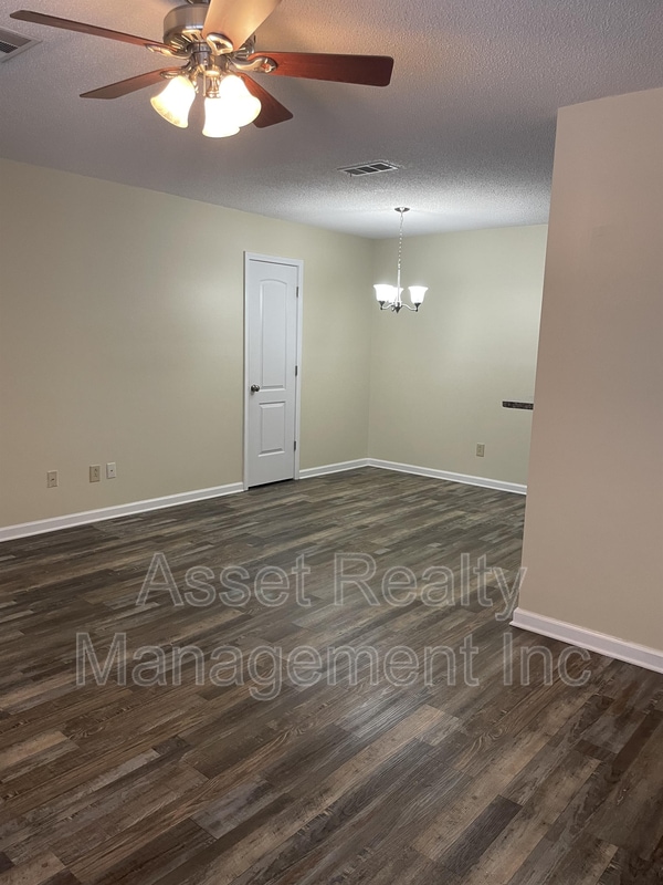 Building Photo - 9227 Shady Bend Ln