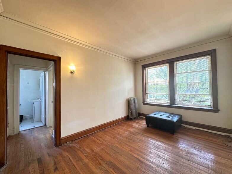 Building Photo - 4830 W Addison St