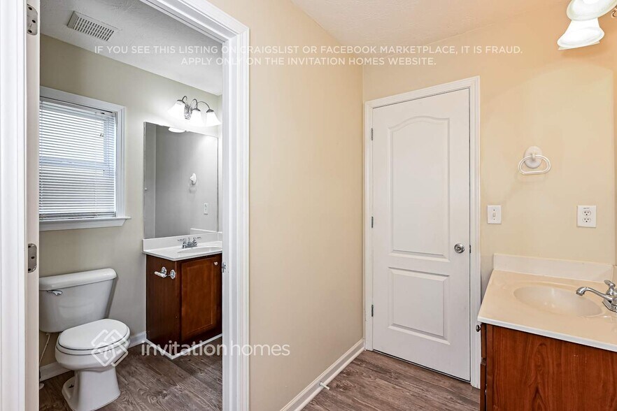Building Photo - 2116 Leafmore Ct SE