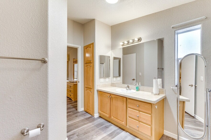 Building Photo - 10650 S Avenida Compadres