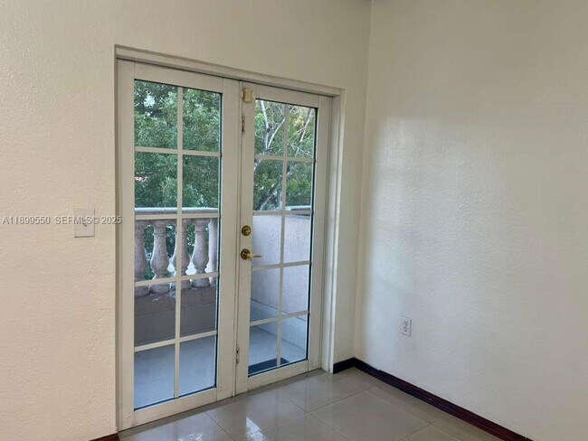 Building Photo - 420 E 1st Ave