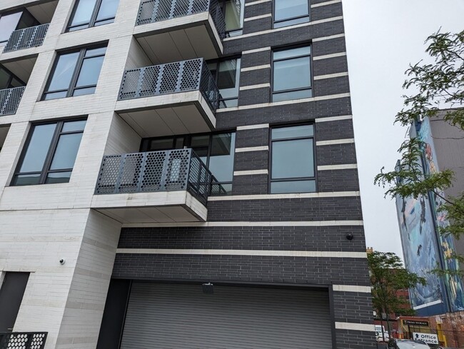 Building Photo - 40 Traveler St