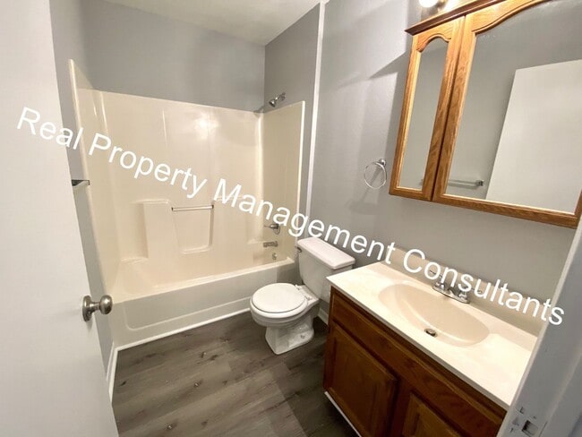 Building Photo - Redbud Ridge 7