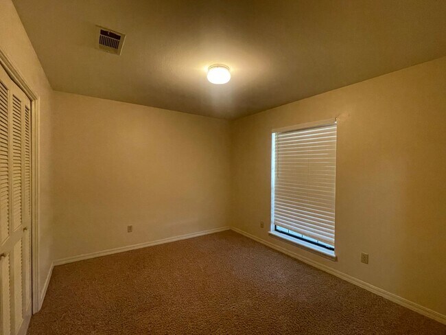 Building Photo - Must See! Welcoming Home In Greenacres Place!