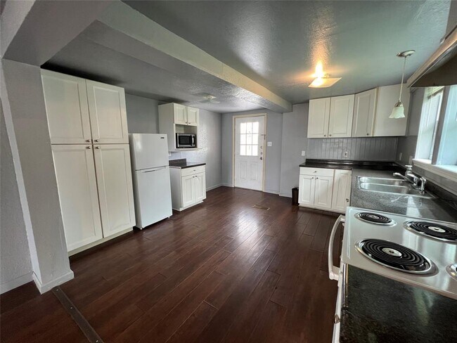 Building Photo - 2117 Grover Ave