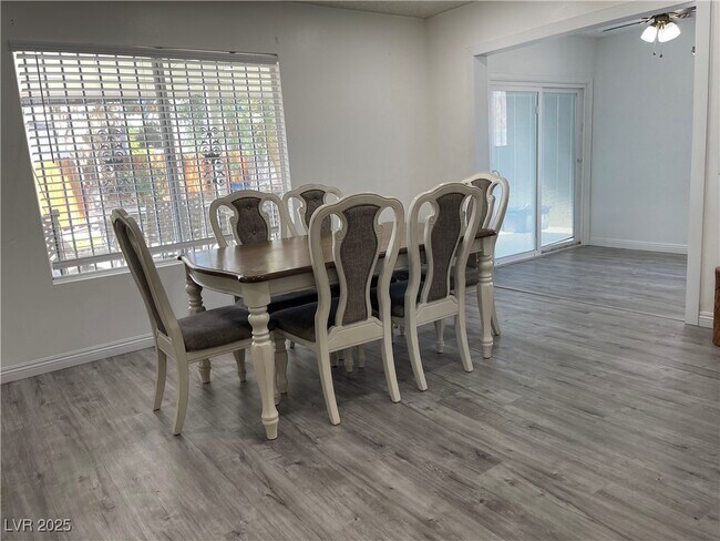 Building Photo - 5005 Celebrity Cir