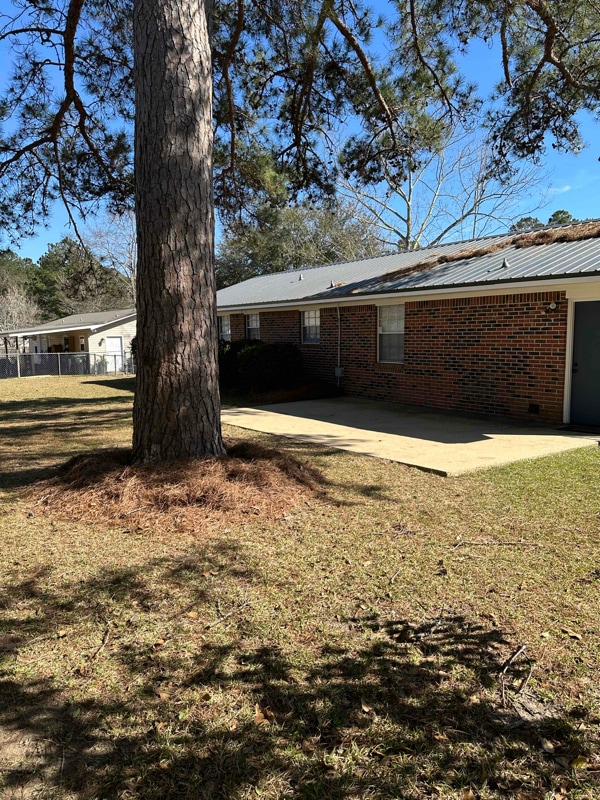 Building Photo - 2211 Shannondoah Dr