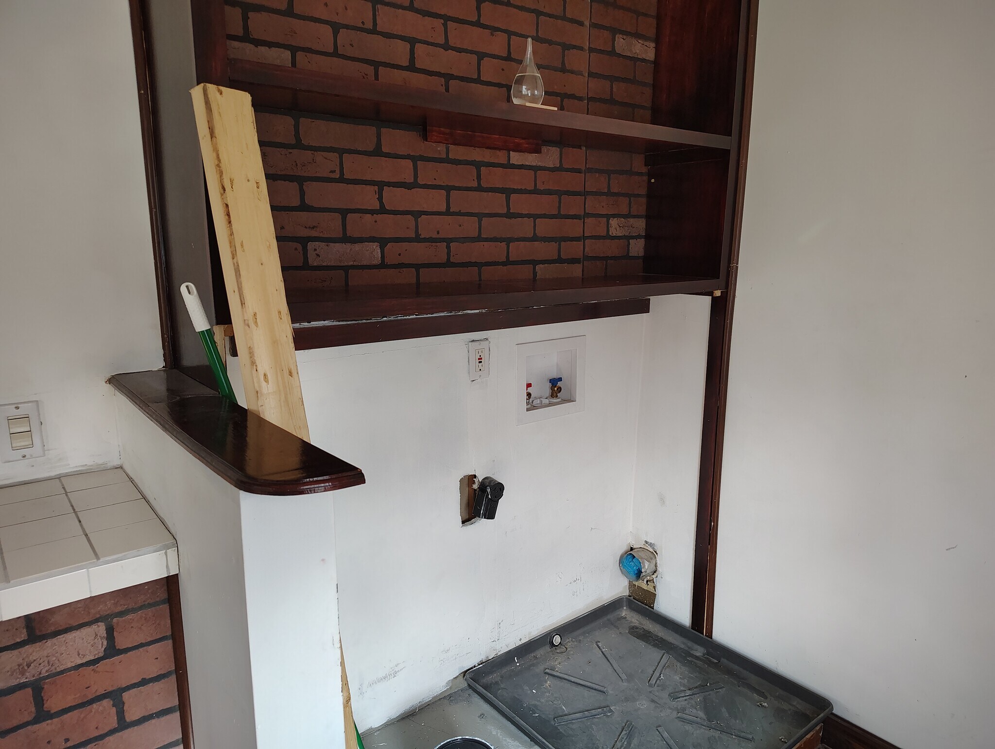 Building Photo - 337 1/2 W South St