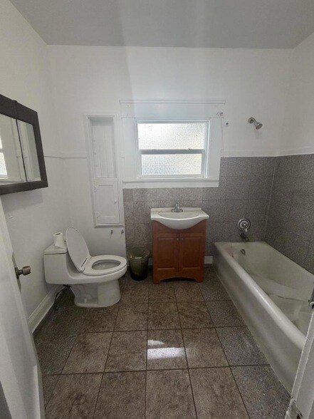 Building Photo - 2340 Alisal Rd