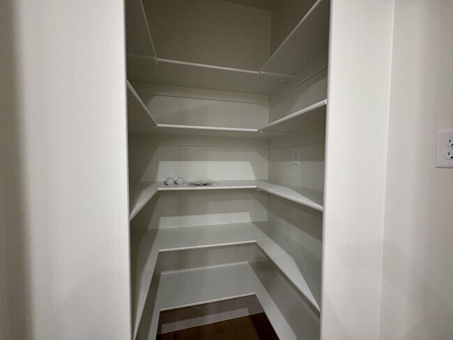 Building Photo - 68 W 4750 N