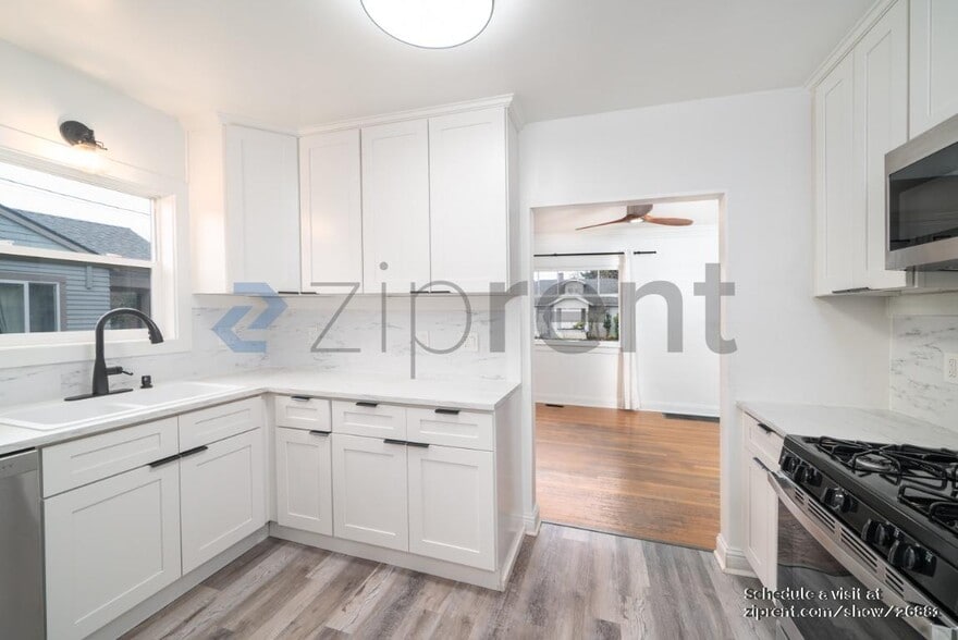 Building Photo - 3713 NE 15th Ave