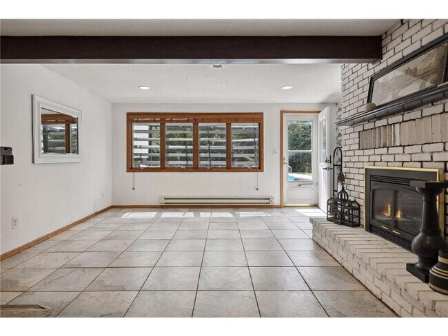 Building Photo - 13641 Spring Lake Rd