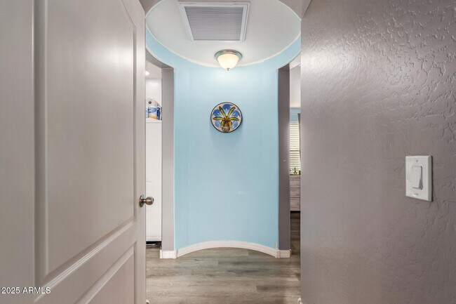 Building Photo - 836 E Constance Wy