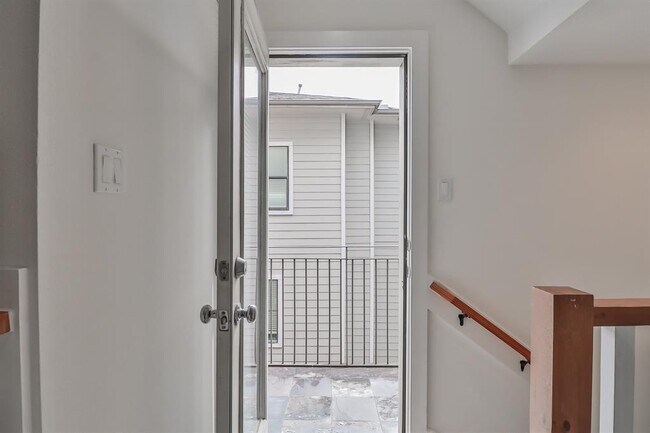 Building Photo - 4405 Austin St