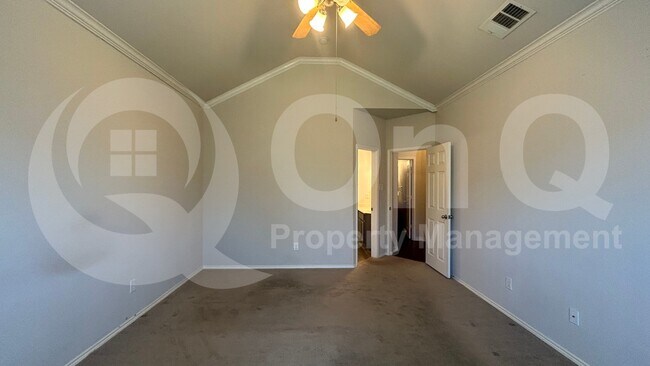 Building Photo - 9537 Navarro St