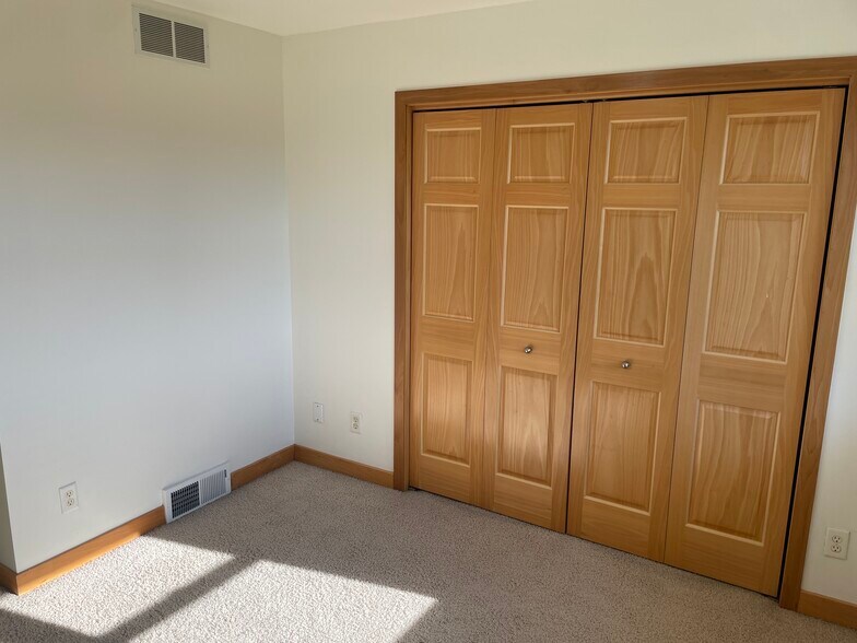 Building Photo - 3169 Pleasant St