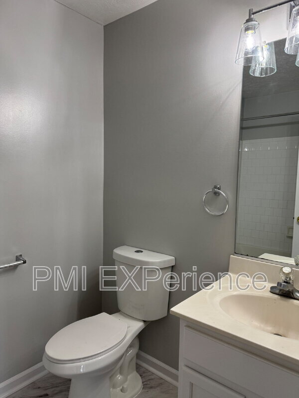 Building Photo - 8931 Town Center Cir