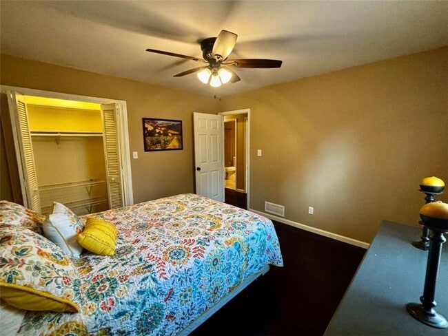 Building Photo - 125 Lantern Ridge Dr