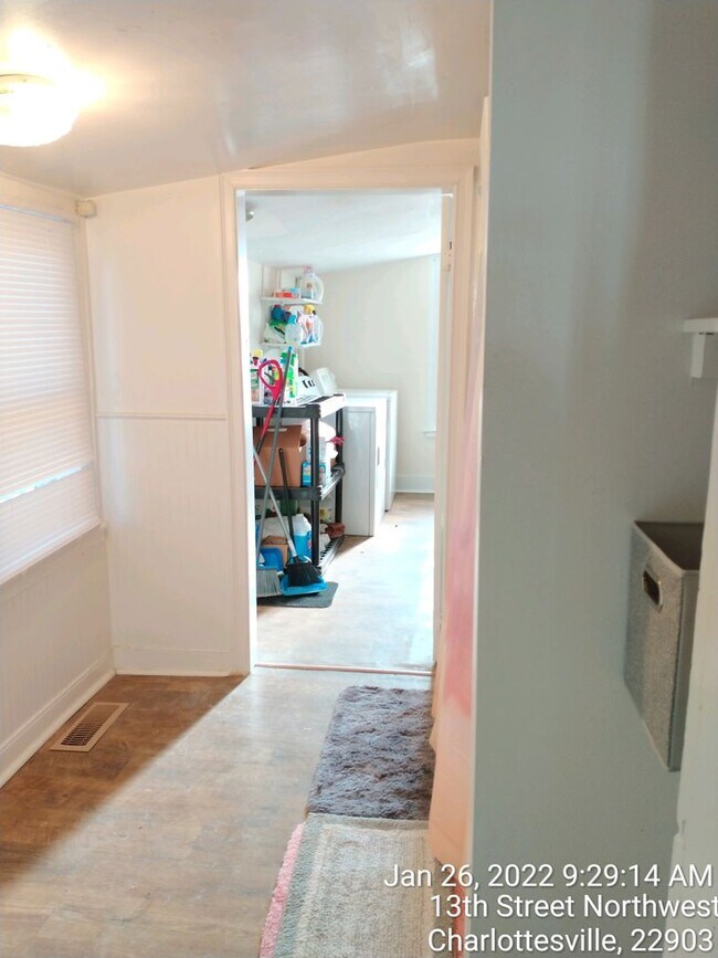 Building Photo - Heart of UVA 13th St  4 BR, 2.5  Bath / SHARED HOUSING