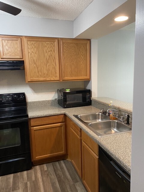 Building Photo - 448 Deerwood St