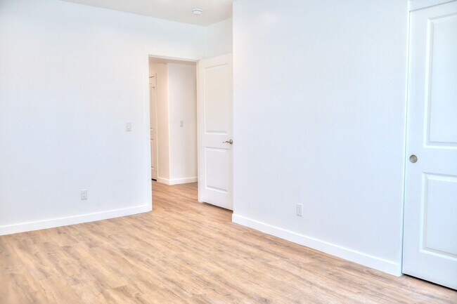 Building Photo - Available Now Brand New 4 Bedroom/5 Bath T...