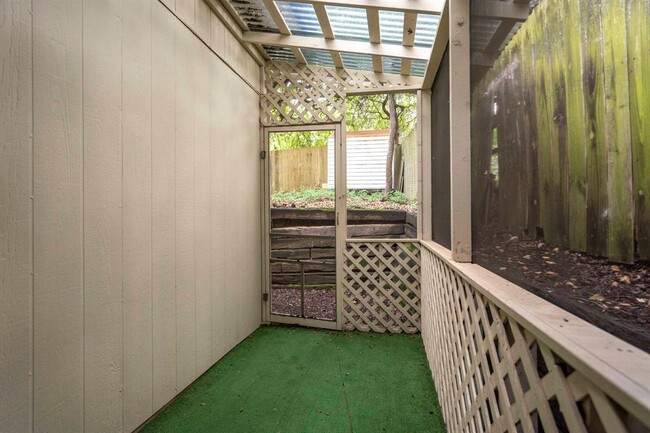 Building Photo - 1709 Whitney Way