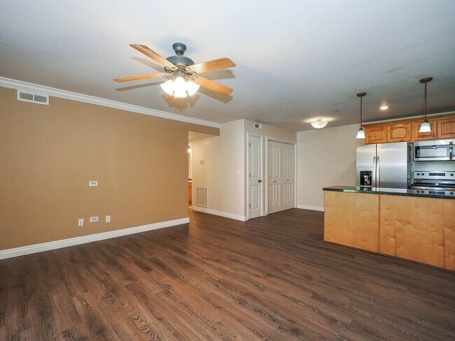 Building Photo - GROUND LEVEL CONDO UNIT