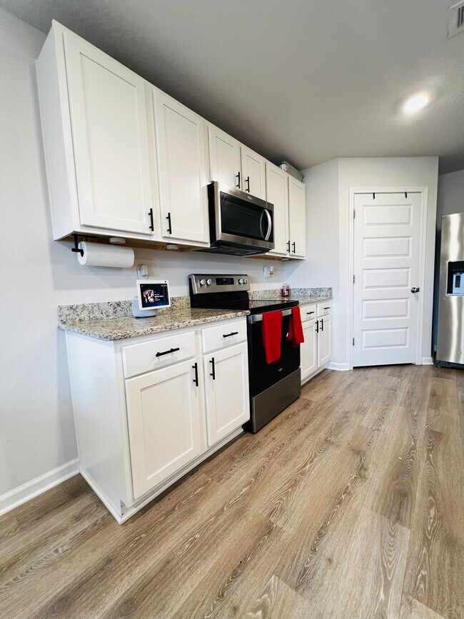 Building Photo - 603 Champ Trl