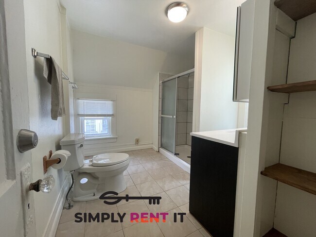 Building Photo - 6 Bed House or 2 and 3 Bedroom Duplex on C...