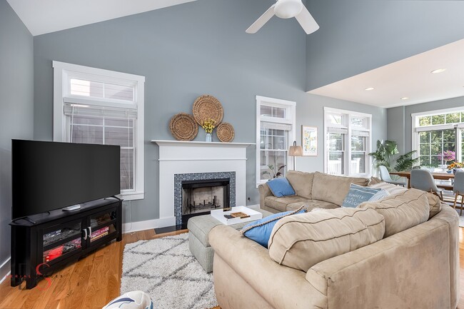 Building Photo - 7 Windward Way