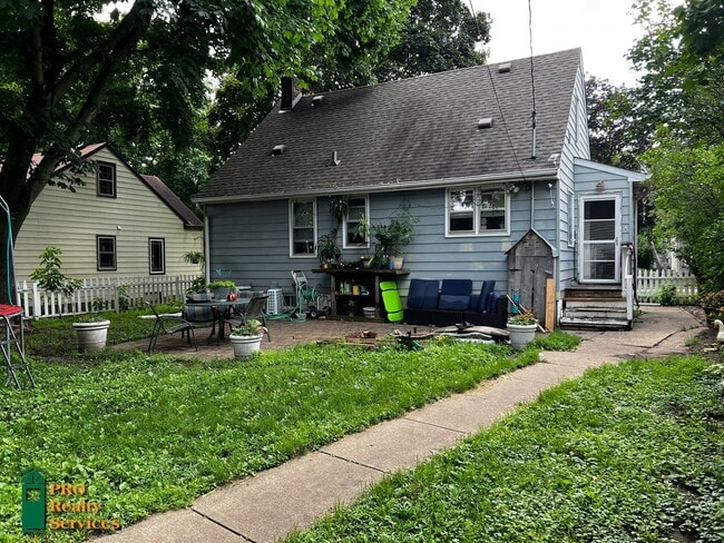 Building Photo - 2 Bedroom Home