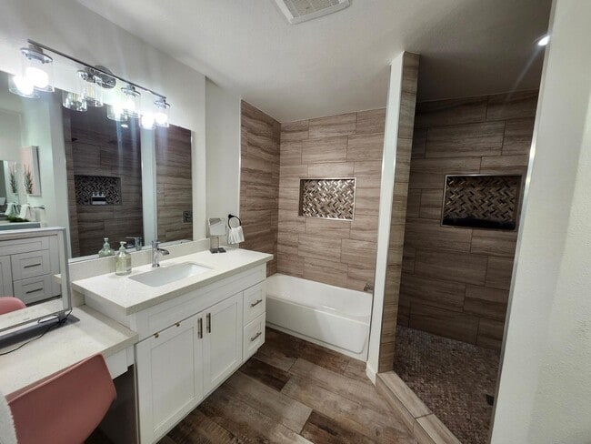 Building Photo - 7225 E Villa Way