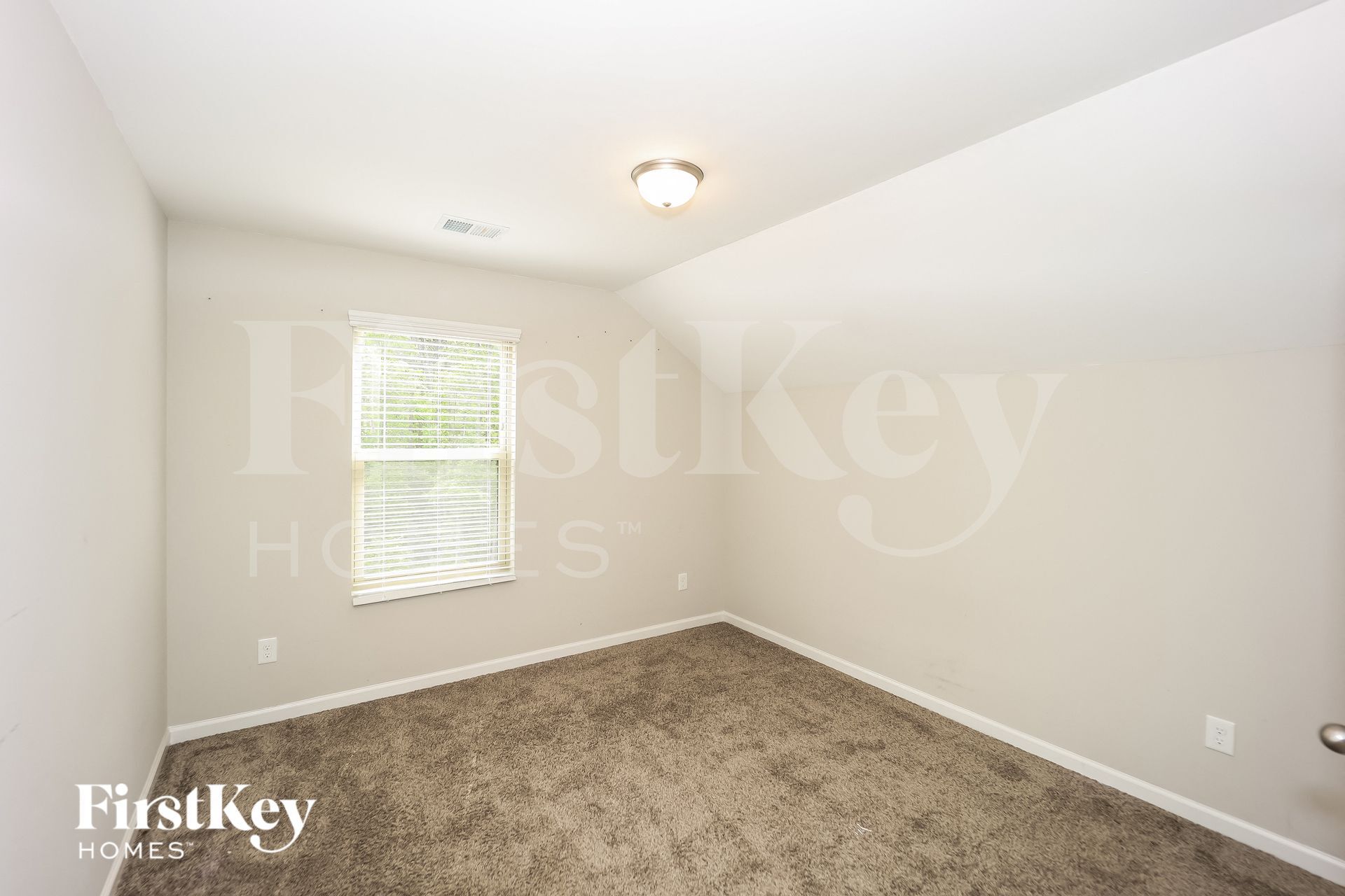 Building Photo - 209 Grove Pointe Dr