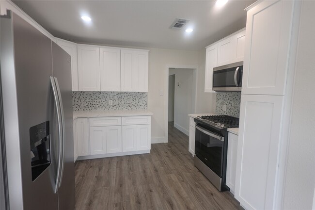 Building Photo - 602 Higgins St