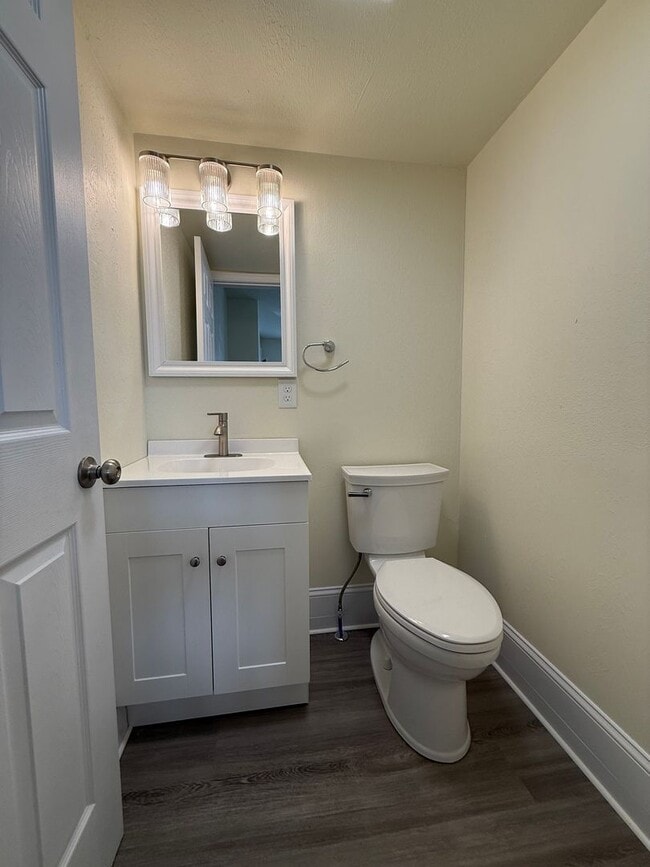 Building Photo - Updated 2BR 1.5 Bath House now available!