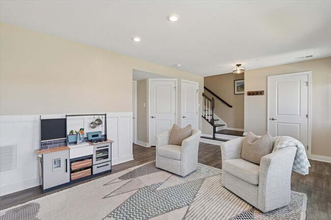 Building Photo - Beautiful 3B/2.5B Townhome in Downingtown ...