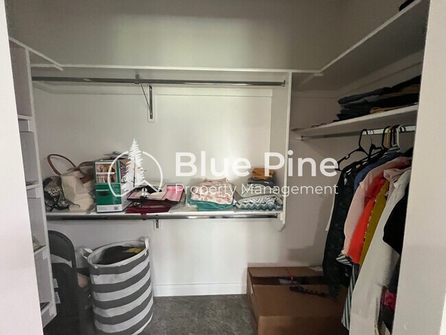 Building Photo - 737 Wilshire Pl